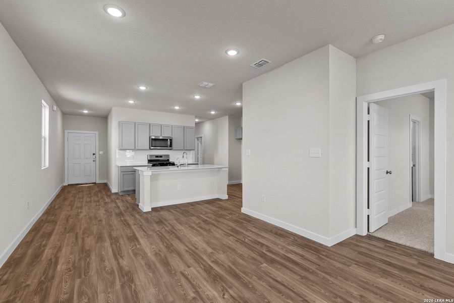 Spacious, unfurnished interior of a new home in Millican Grove, San Antonio (Image 11).