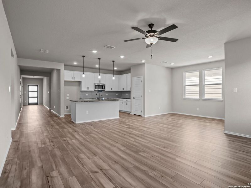 Spacious, unfurnished interior of a new home in Royal Crest, San Antonio (Image 21).