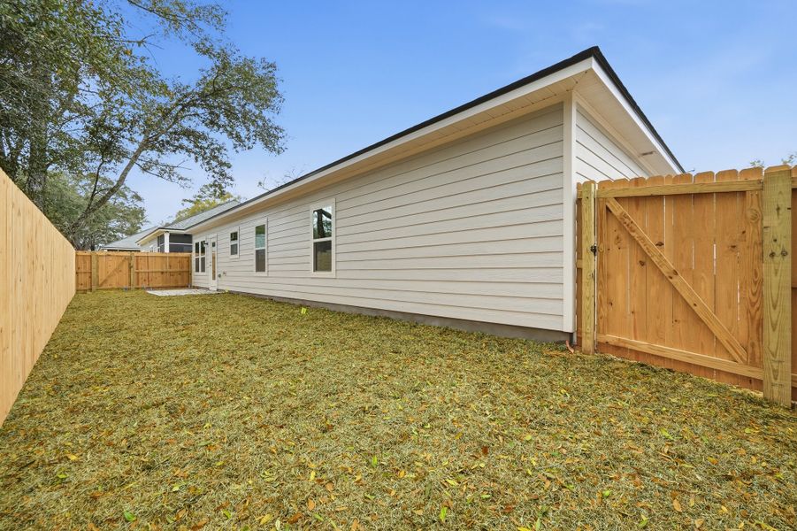Exterior details and patio area of a home in Live Oak Cottages, Freeport (Image 25).