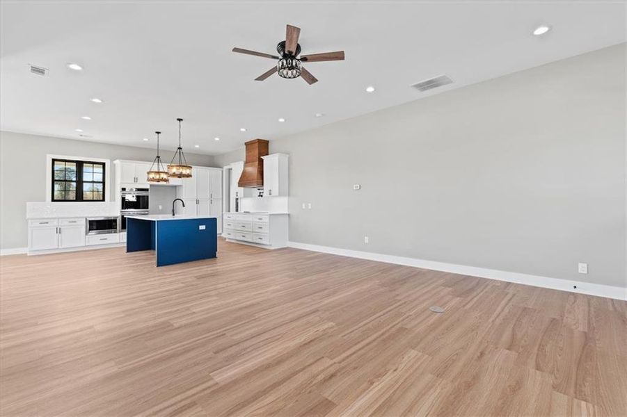 Spacious, unfurnished interior of a new home in , Bremen (Image 19).