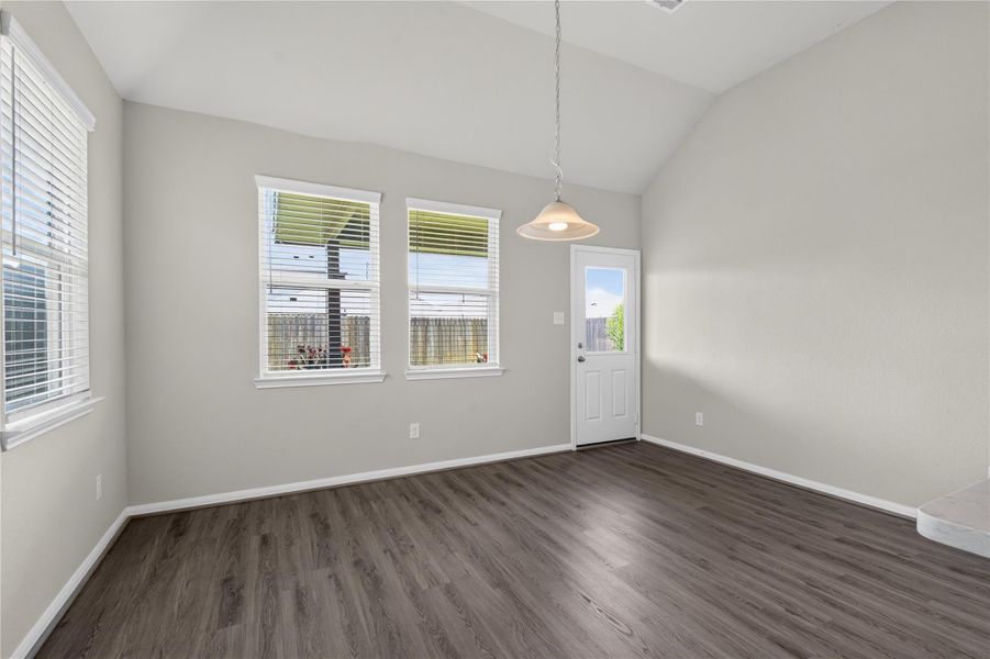 Open dining. Perfect for entertaining. Open dining. Perfect for entertaining.