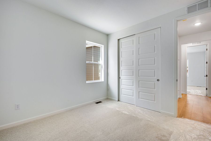 Spacious, unfurnished interior of a new home in The Aurora Highlands, Aurora (Image 33).