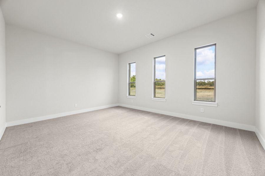 Spacious, unfurnished interior of a new home in Tuscan Estates, Waxahachie (Image 27).