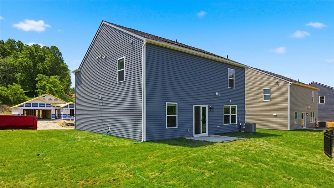 Exterior details and patio area of a home in Oak Hill, Vonore (Image 3).