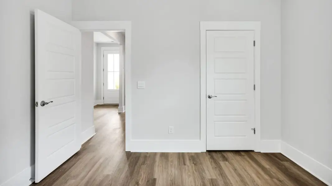 Spacious, unfurnished interior of a new home in Rolling Hills, Bolivia (Image 18).