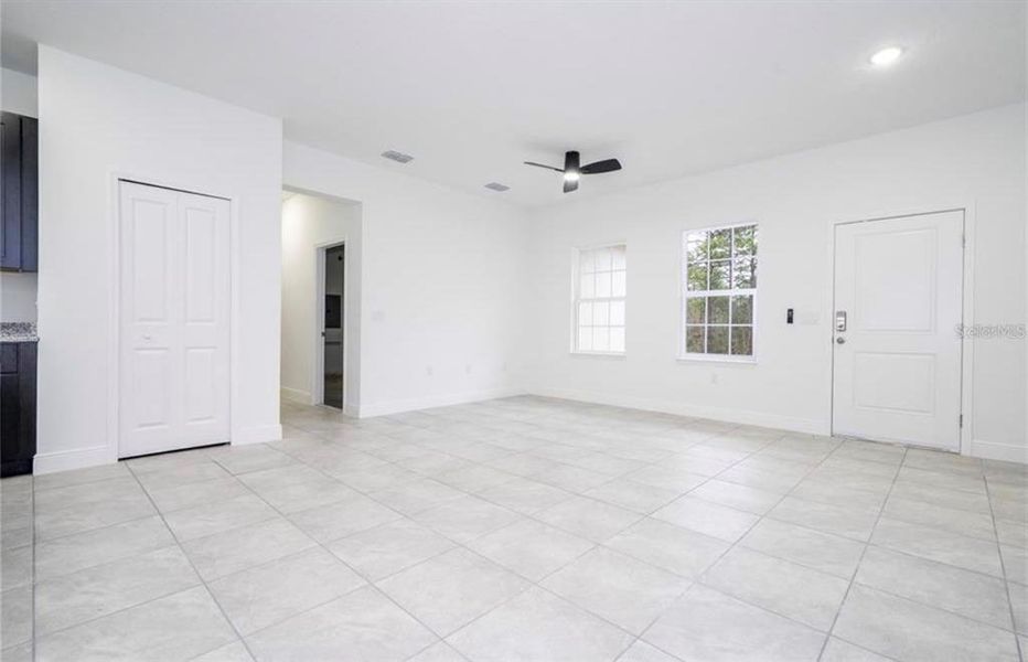 Spacious, unfurnished interior of a new home in , Citrus Springs (Image 43).