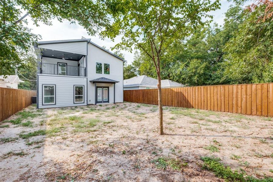 Front exterior of a new home in , Dallas, TX, highlighting curb appeal (Image 17). Front exterior of a new home in , Dallas, TX, highlighting curb appeal (Image 17).