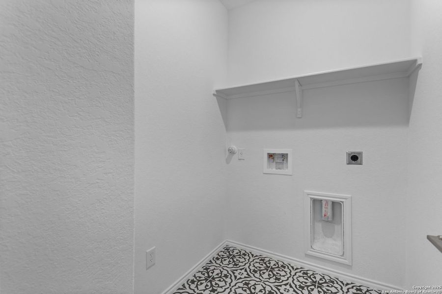 Spacious, unfurnished interior of a new home in Horizon Pointe, Converse (Image 98).