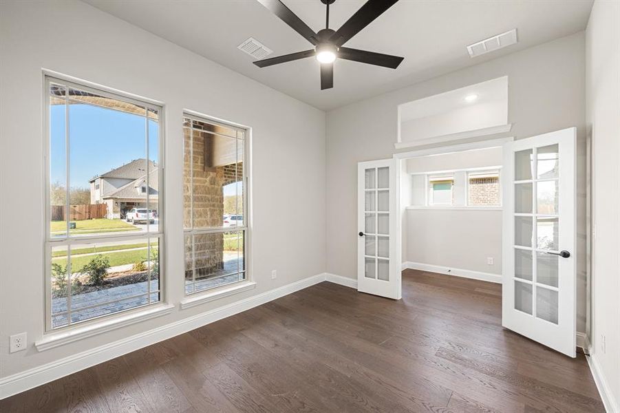 Spacious, unfurnished interior of a new home in Sable Creek, Sanger (Image 31).