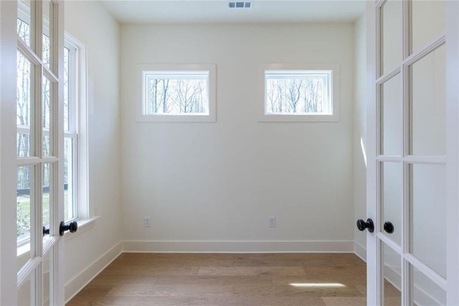 Spacious, unfurnished interior of a new home in , Gainesville (Image 20).