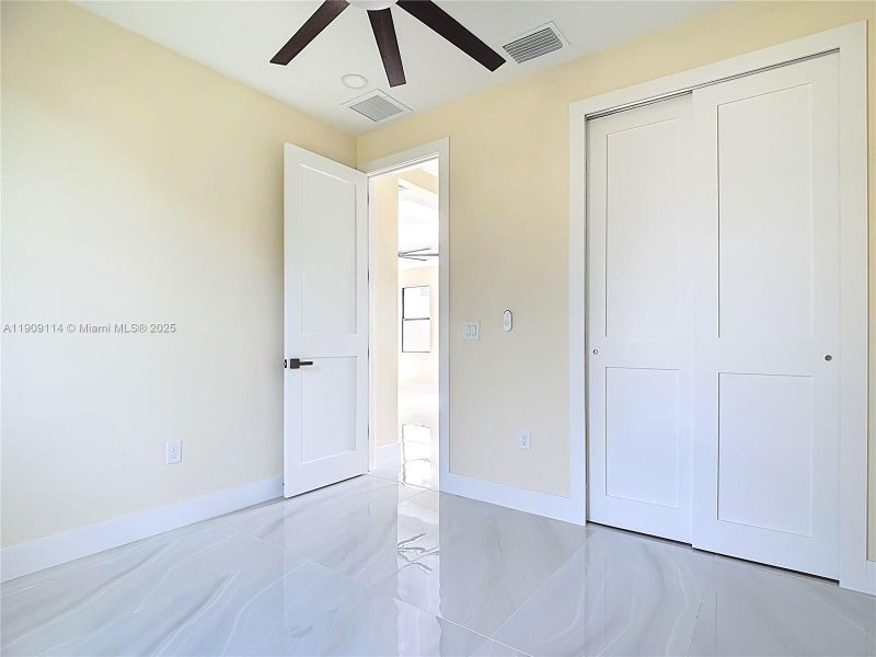 Spacious, unfurnished interior of a new home in , Lehigh Acres (Image 34).