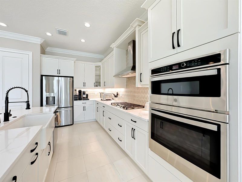 9244 SW Pinnacle Upgraded Appliances