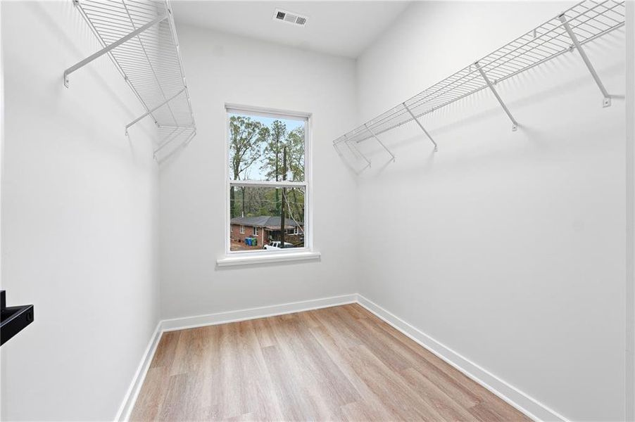 Spacious, unfurnished interior of a new home in , Atlanta (Image 28).