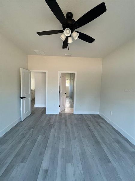Spacious, unfurnished interior of a new home in , Citrus Springs (Image 15).