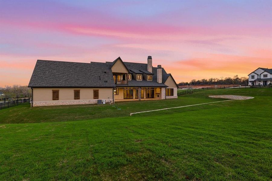 Exterior details and patio area of a home in , Bartonville (Image 26).