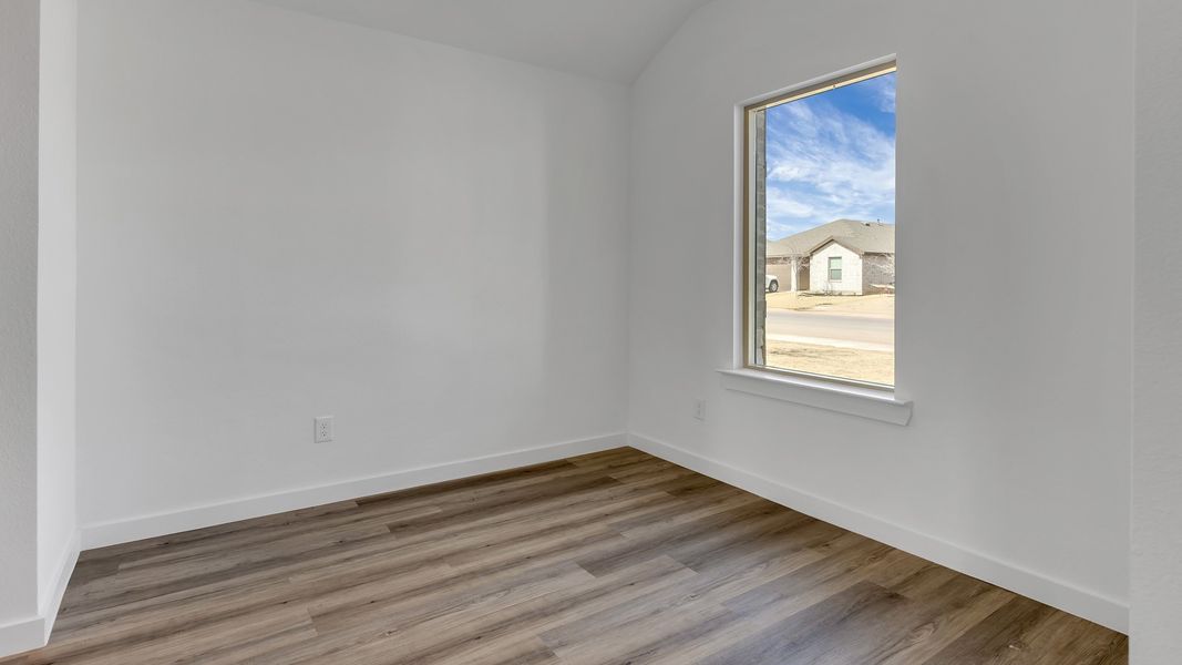 Spacious, unfurnished interior of a new home in Terra Vista, Lubbock (Image 11).