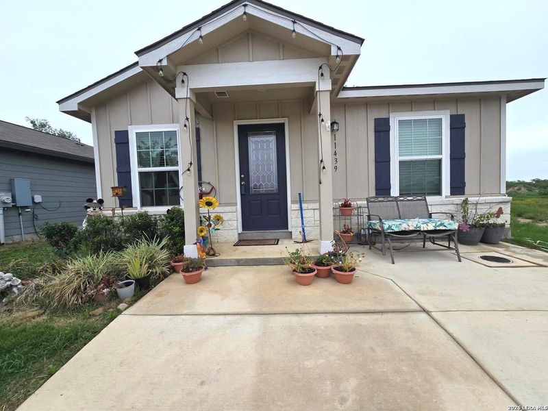 Exterior details and patio area of a home in , San Antonio (Image 16).