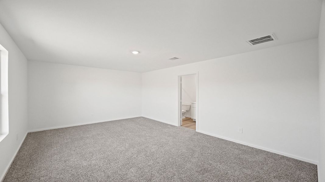 Representative unfurnished interior of a home built from the Carson by D.R. Horton in Lexington Heights, Willis (Image 27).