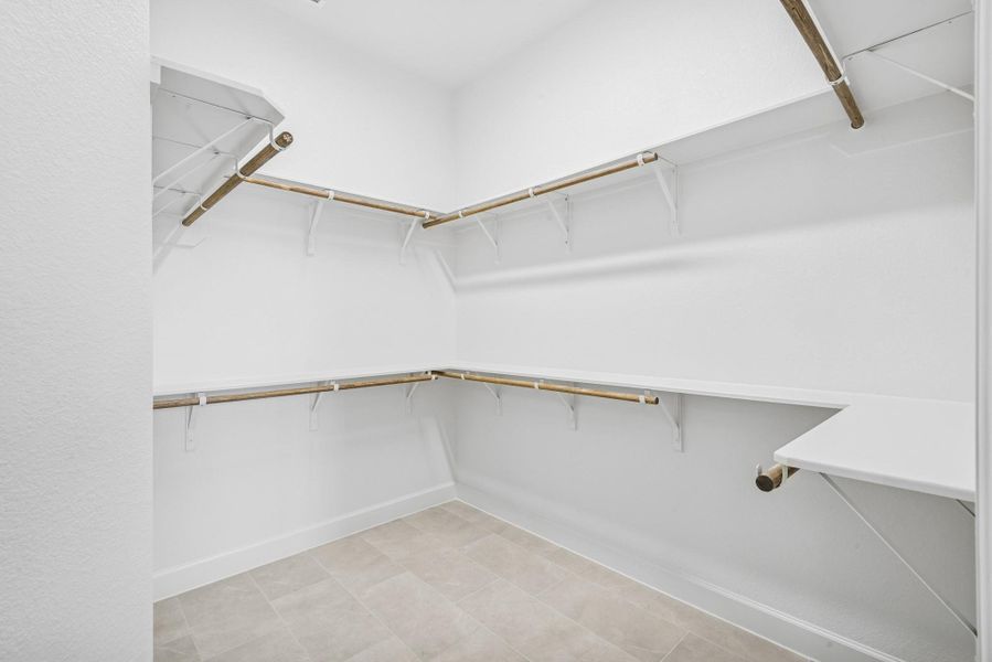 Spacious, unfurnished interior of a new home in Harvest Green 45', Richmond (Image 27).