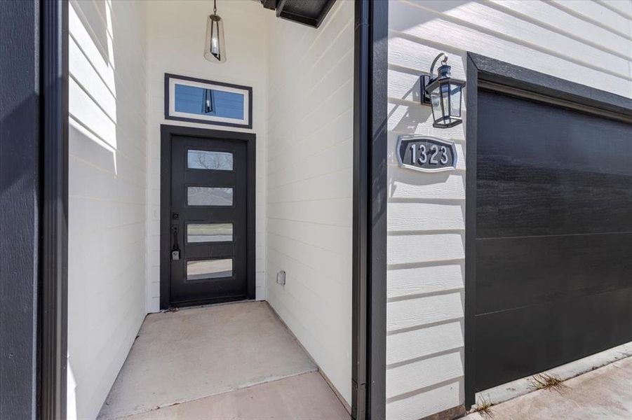 Exterior details and patio area of a home in , Sherman (Image 4).