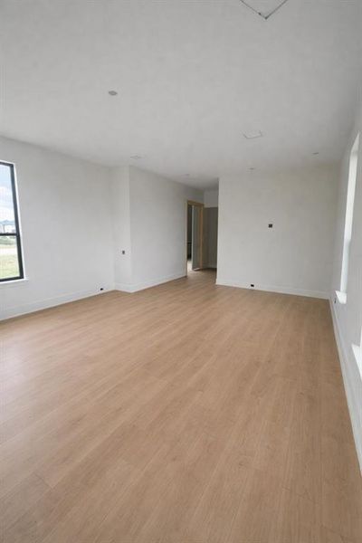 Spacious, unfurnished interior of a new home in , Northlake (Image 19).