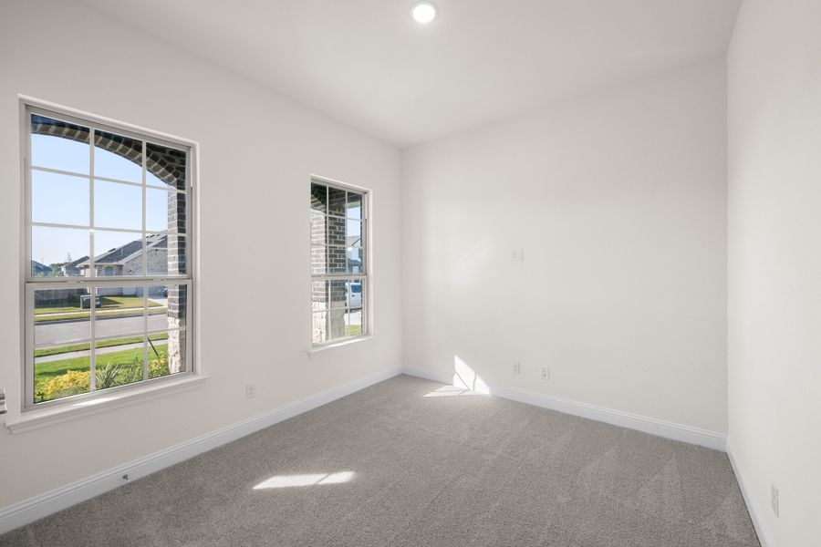 Spacious, unfurnished interior of a new home in Sheppard's Place, Waxahachie (Image 25).