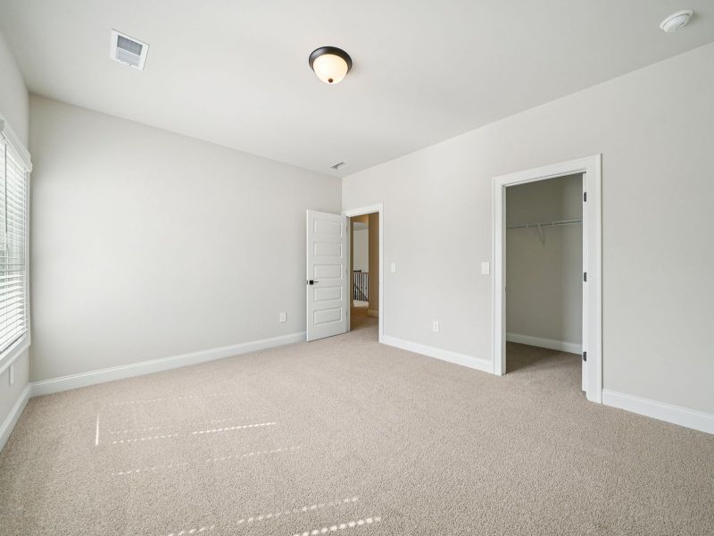 Spacious, unfurnished interior of a new home in Vines at Mill Creek - Legacy Series, Braselton (Image 19).