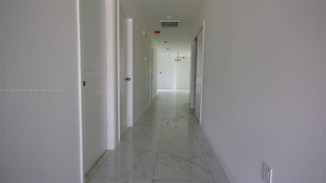 Spacious, unfurnished interior of a new home in , Fort Myers (Image 7).