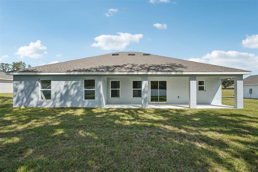 Exterior details and patio area of a home in Sable Run, Ocala (Image 3).