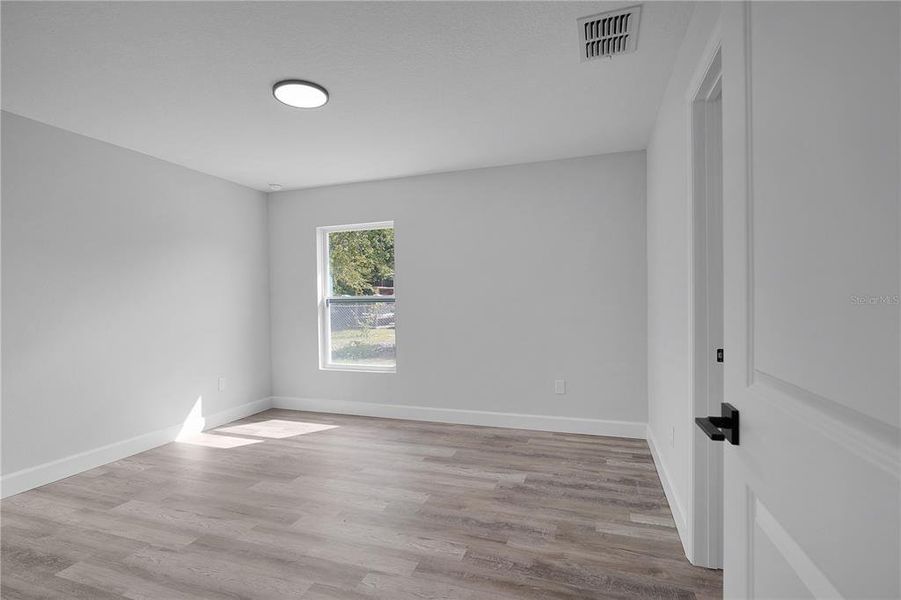 Spacious, unfurnished interior of a new home in , Ocala (Image 20).