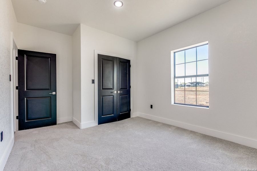 Spacious, unfurnished interior of a new home in , Atascosa (Image 17).