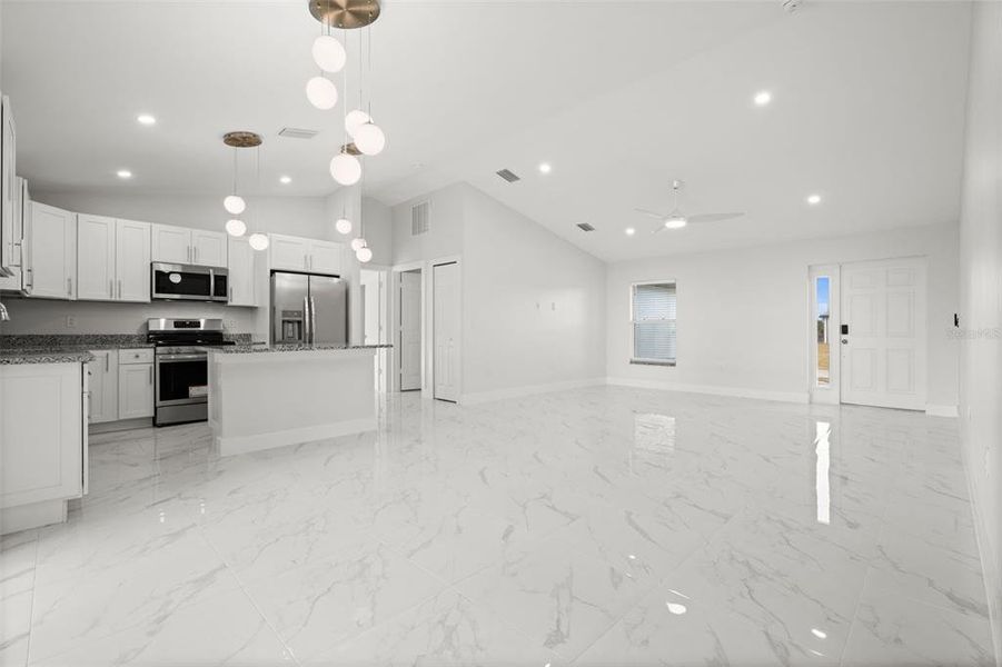 Spacious, unfurnished interior of a new home in , Port Charlotte (Image 14).
