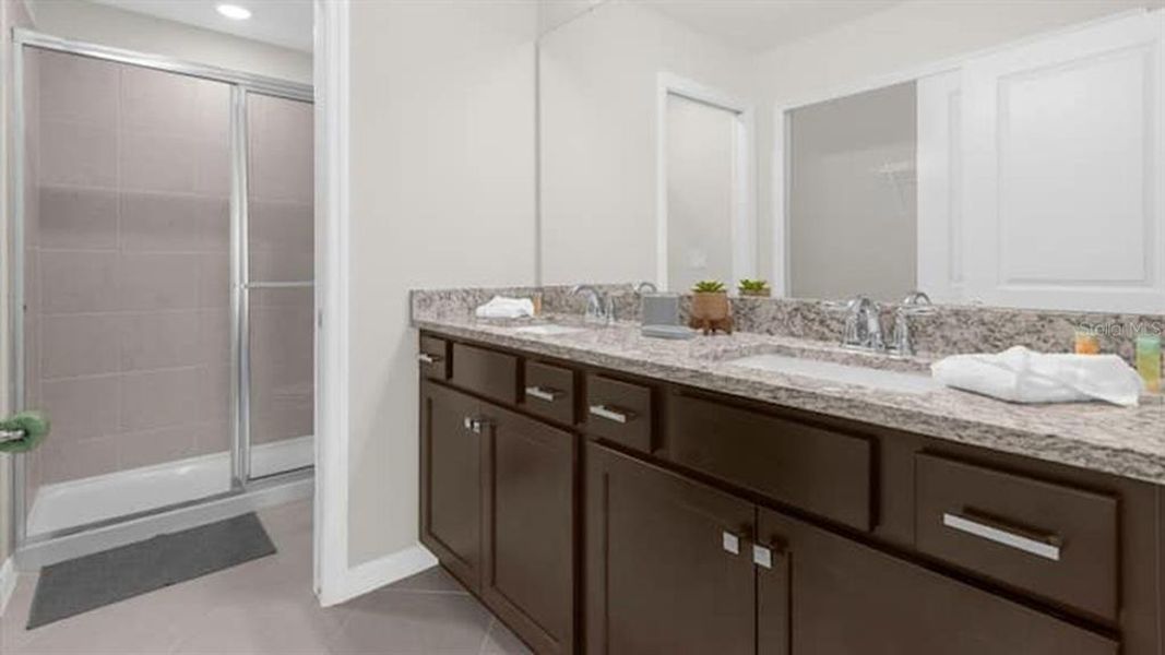 Furnished interior view inside a new home in , Clermont (Image 27).