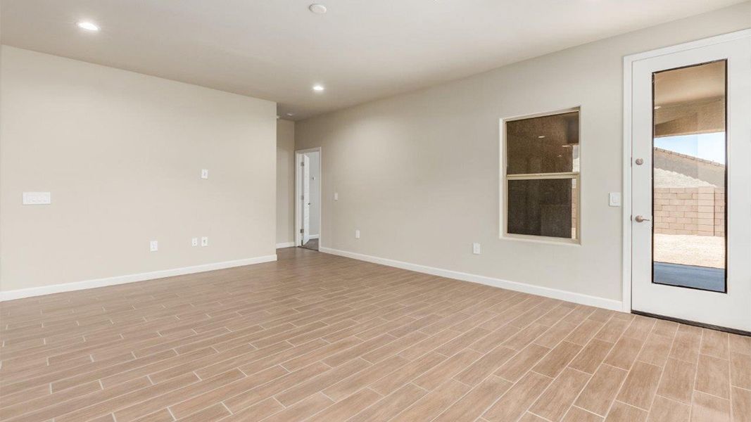Spacious, unfurnished interior of a new home in Sycamore Vista, Vail (Image 15).