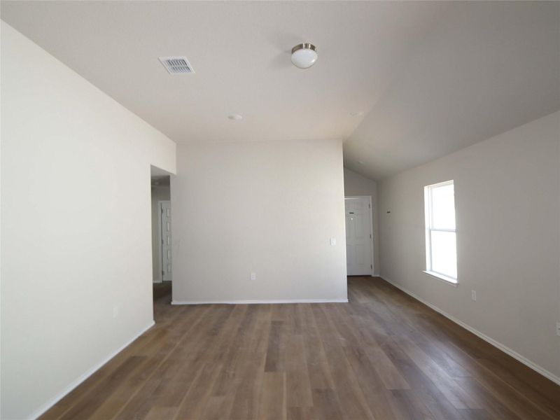 Spacious, unfurnished interior of a new home in Marble Creek Crossing, Austin (Image 8).