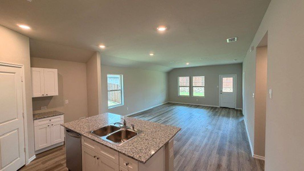 Spacious, unfurnished interior of a new home in Sandy Beach, Azle (Image 21).