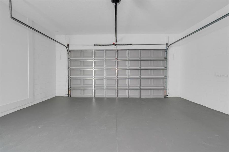 Spacious, unfurnished interior of a new home in , Ocala (Image 26).