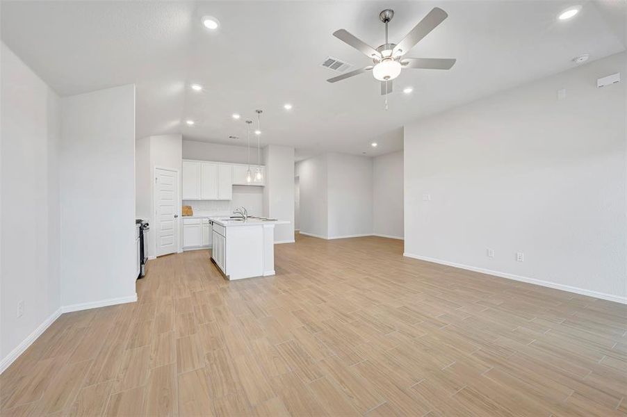Spacious, unfurnished interior of a new home in Mobberly Farms, Pilot Point (Image 26).