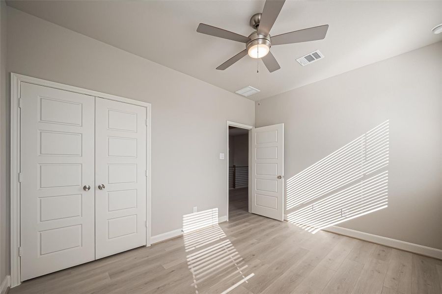 Spacious, unfurnished interior of a new home in Regents Court, Houston (Image 25).