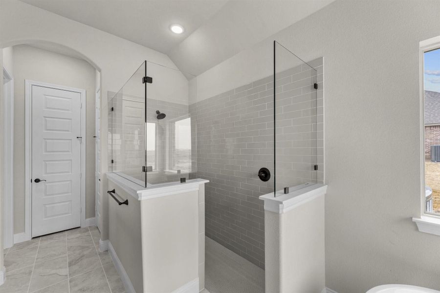 Primary Bathroom | Concept 2915 at Hidden Creek Estates in Van Alstyne, TX by Landsea Homes