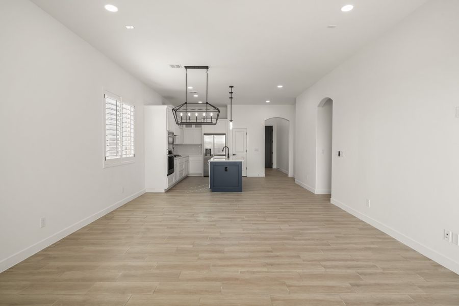 Spacious, unfurnished interior of a new home in Tierra Del Este 91, El Paso (Image 25).