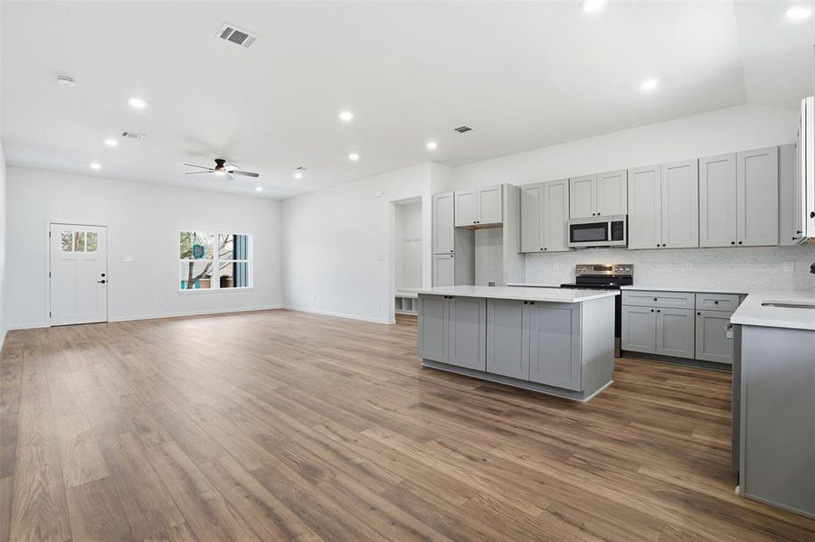 Spacious, unfurnished interior of a new home in , Granbury (Image 14). Spacious, unfurnished interior of a new home in , Granbury (Image 14).