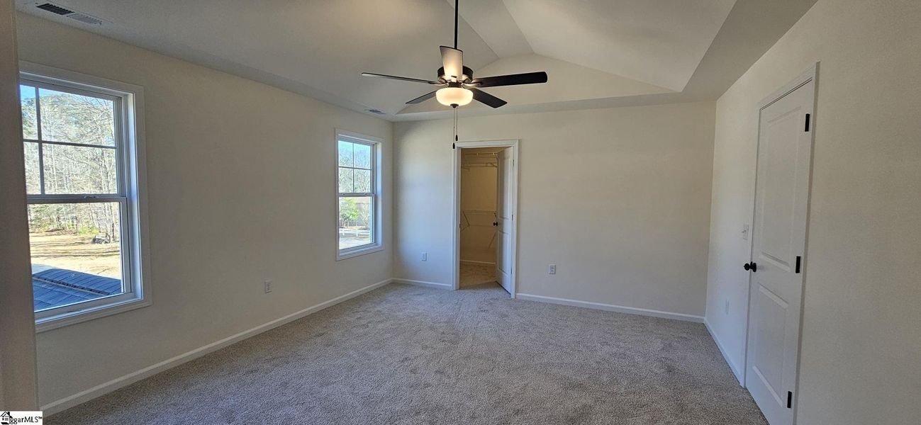 Spacious, unfurnished interior of a new home in Sedona, Greenville (Image 16).