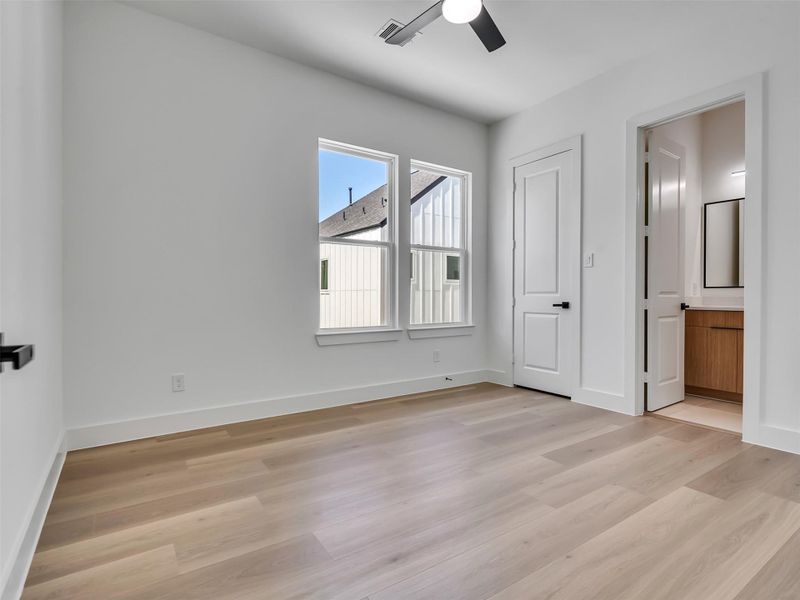 Spacious, unfurnished interior of a new home in , Houston (Image 43).