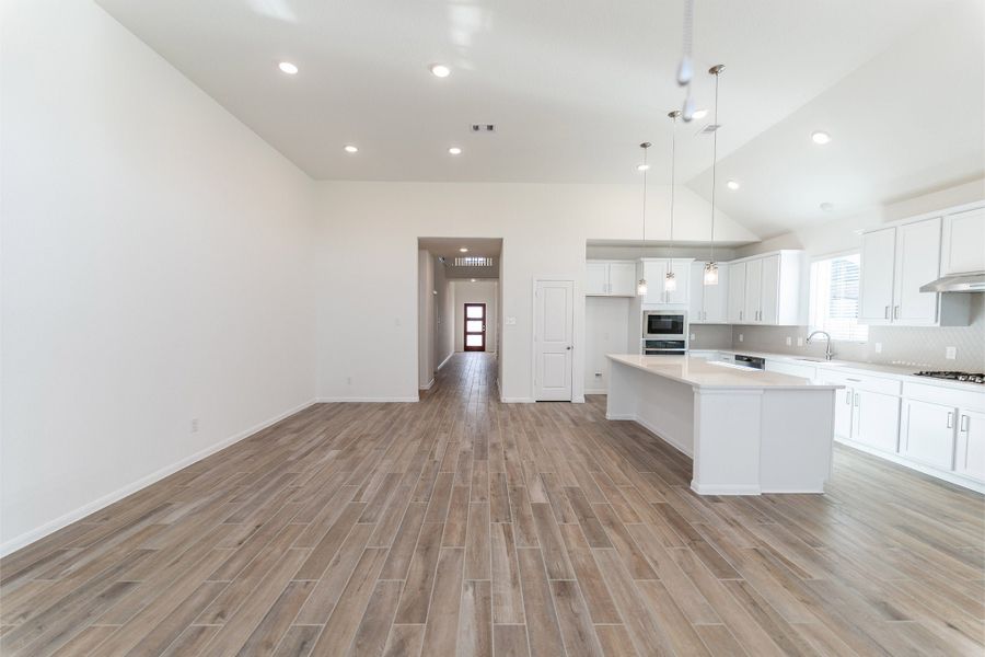 Spacious, unfurnished interior of a new home in Lago Mar, Texas City (Image 14). Spacious, unfurnished interior of a new home in Lago Mar, Texas City (Image 14).
