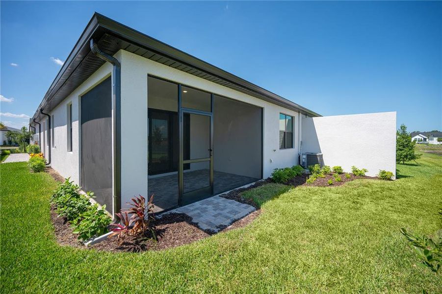 Exterior details and patio area of a home in , Apollo Beach (Image 21).