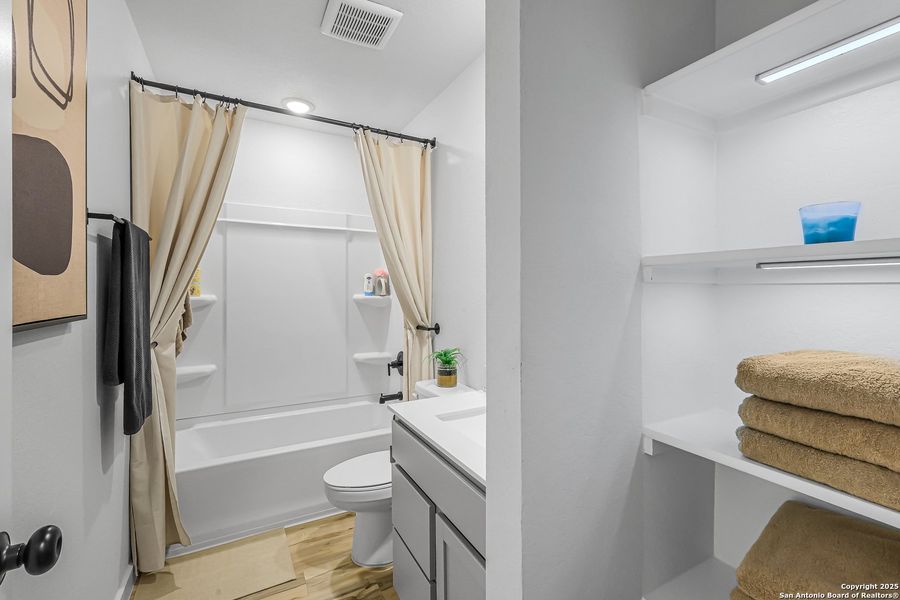 Furnished interior view inside a new home in Mesa Vista, San Antonio (Image 11).