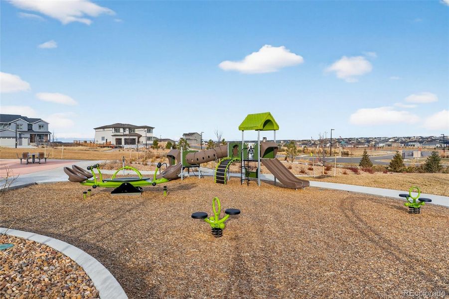 Community amenities in The Aurora Highlands, Aurora (Image 40).