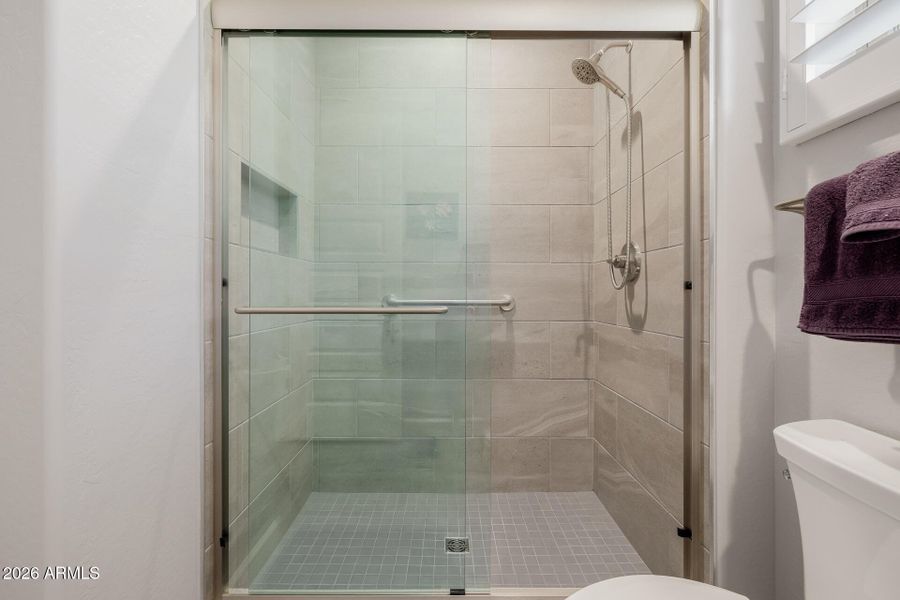 Guest bath w/shower in lieu of tub