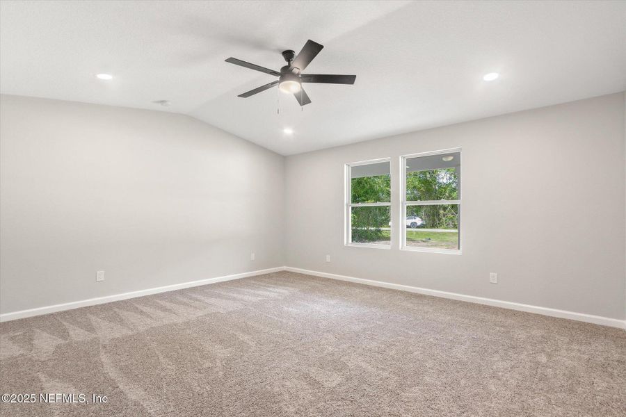 Spacious, unfurnished interior of a new home in , Palatka (Image 10).